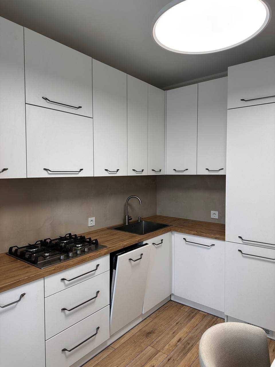 2-Room Apartment on Zhasminova Street, New Building, Park View