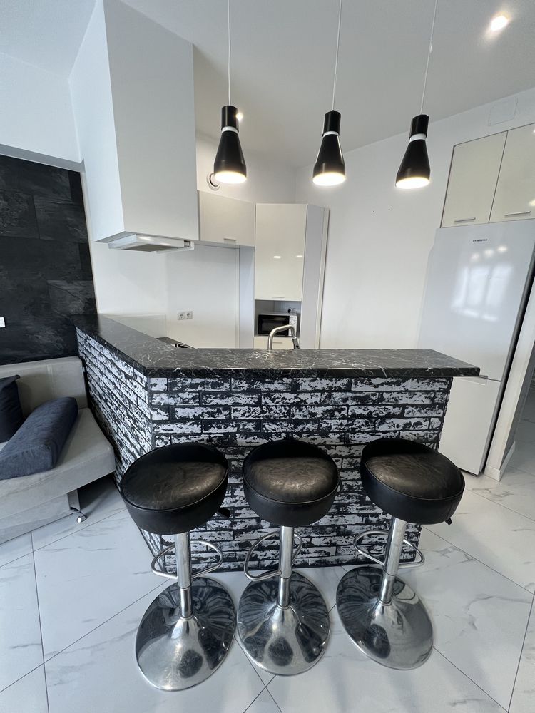 Bright Comfortable 1-Bedroom Apartment with Storage and Modern Amenities