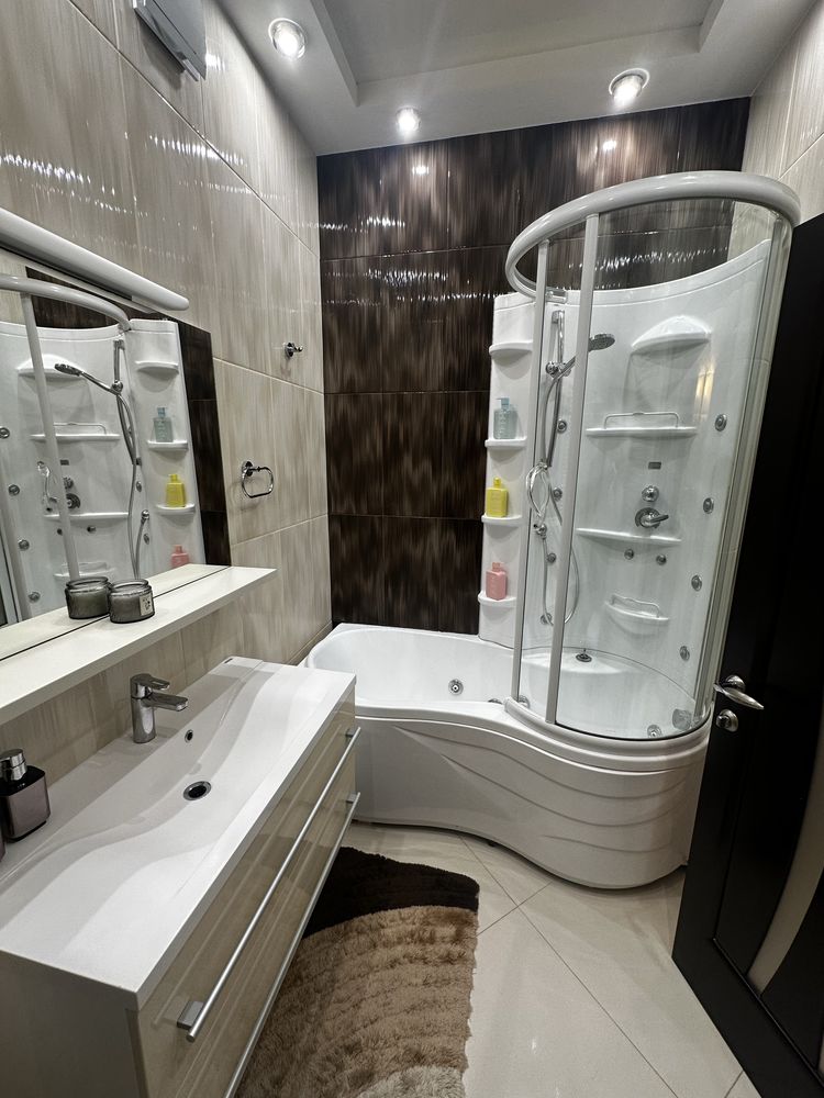 Business Class Apartment with 2 Separate Rooms near Lukyanivska Metro