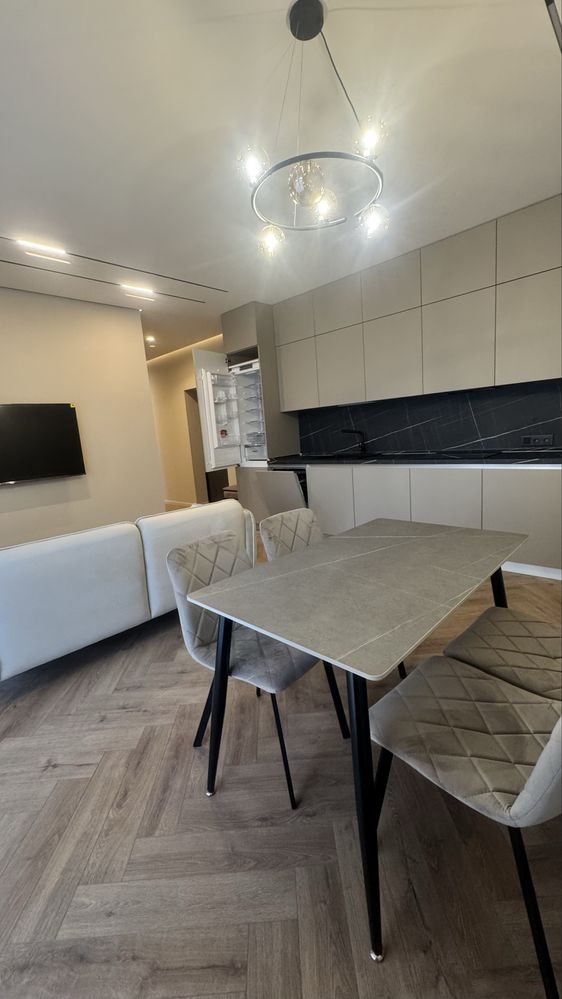 Modern Two-Bedroom Apartment in Premium Crystal Complex