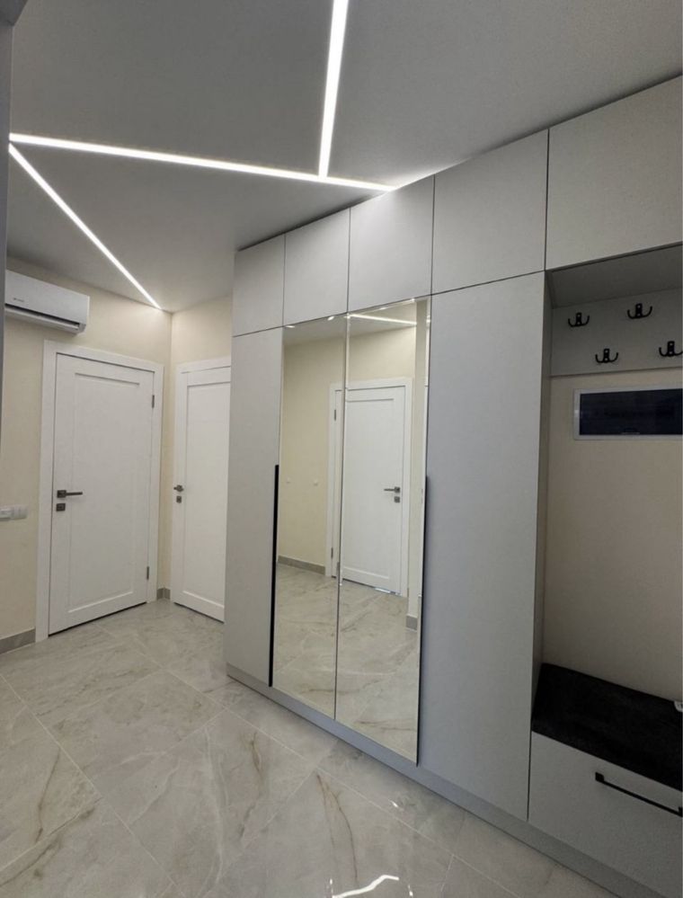 Modern Apartment with Designer Renovation and Full Amenities