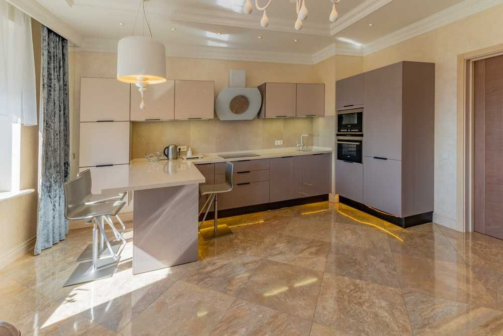 Spacious 3-room apartment in Pechersk district with underground parking