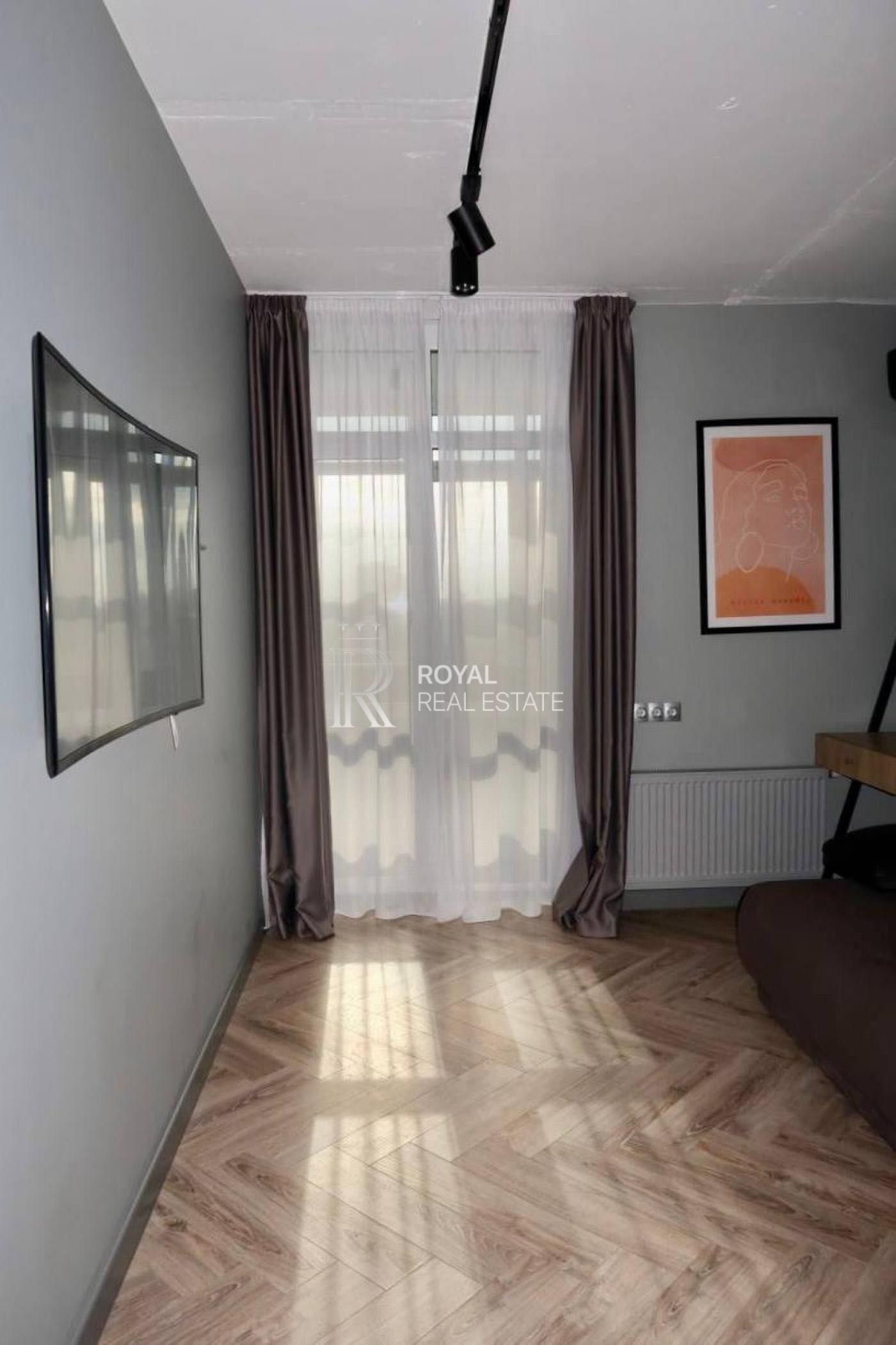 Designer Two-Bedroom Apartment in Pidvysotskyi Complex, Near Zverinetska Metro
