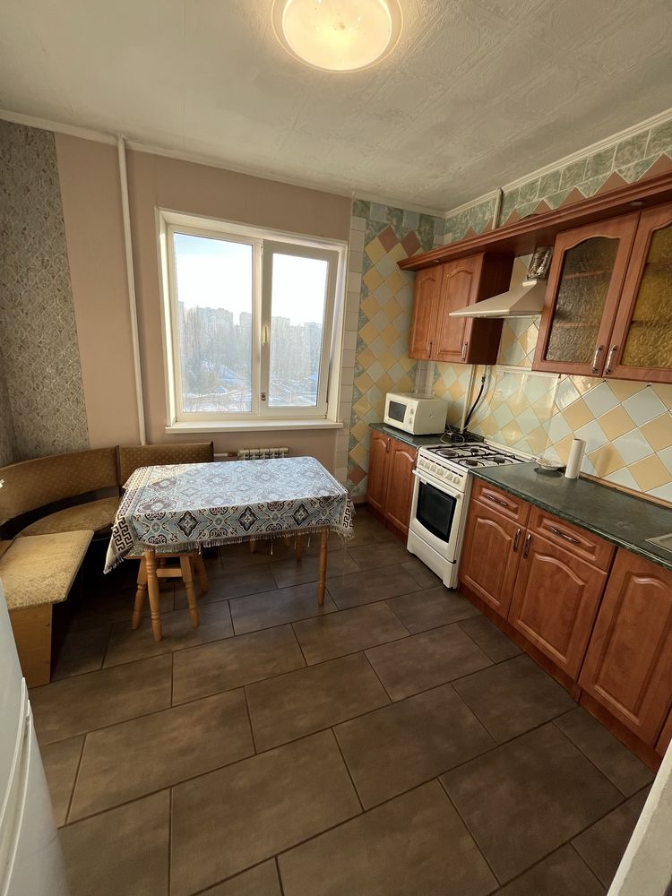 Bright 2-Bedroom Apartment with Balcony, Central Location