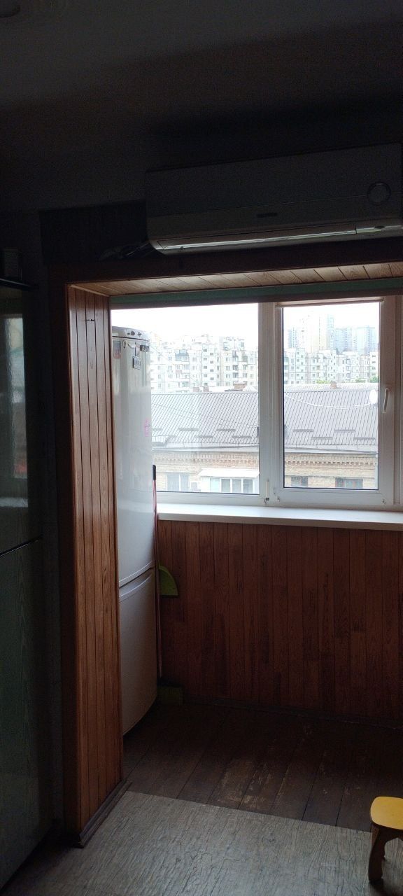 Spacious 2-Room Apartment with Large Loggia on Avtozavodska Street
