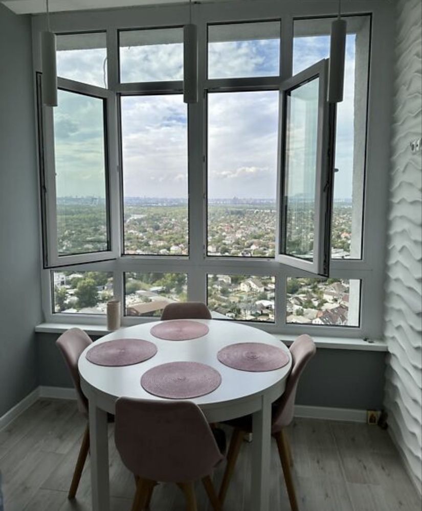 2-Level Apartment in Kakhovska Complex, 90 m², Fully Furnished
