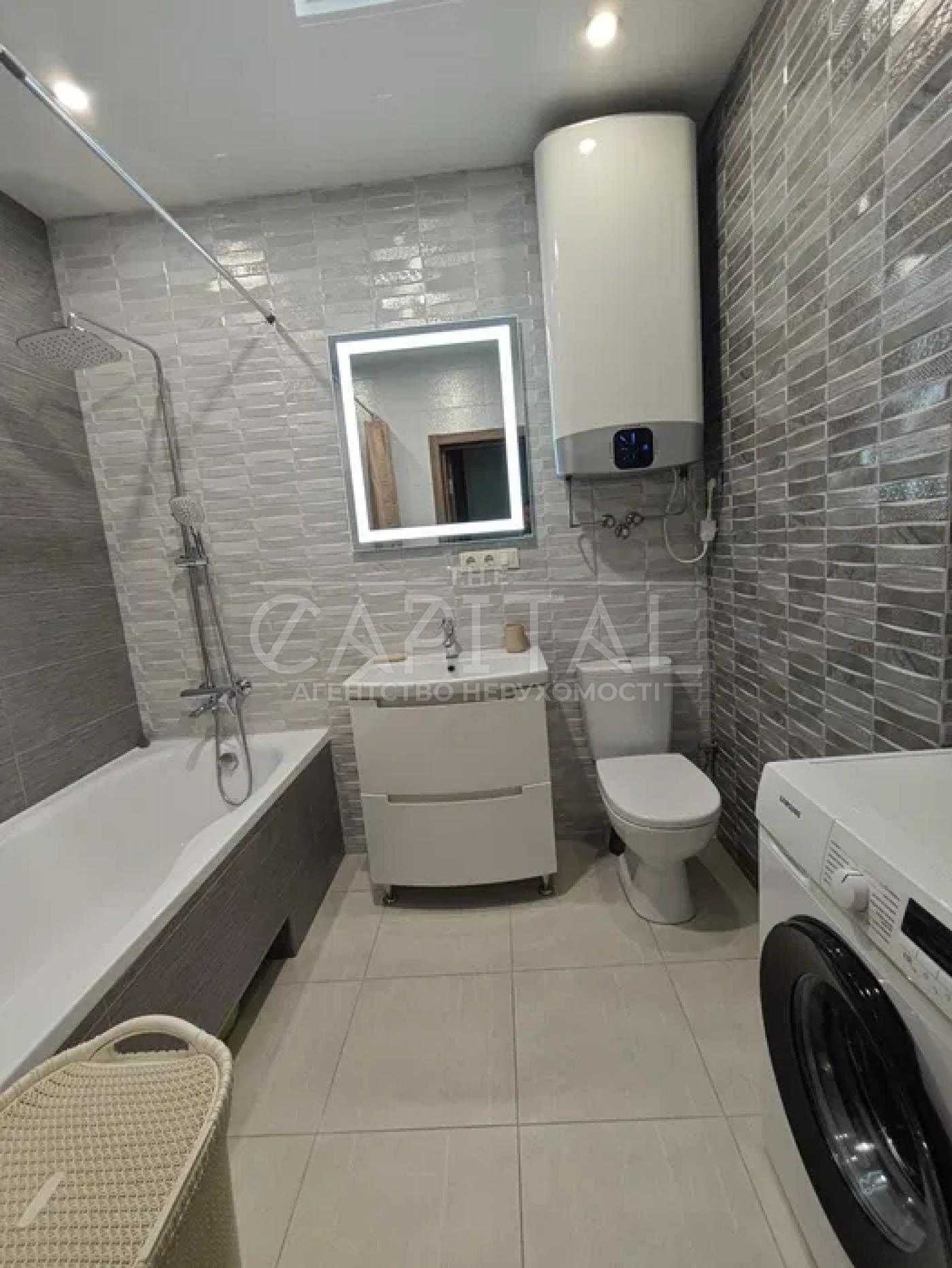 Spacious 3-Room Apartment with Lake View near Metro