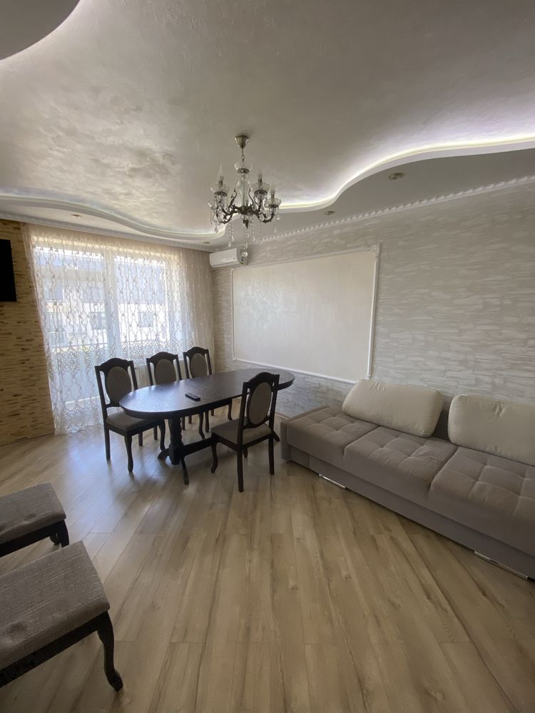 3-Room Apartment on Khyry Street with Comfortable Layout and Amenities