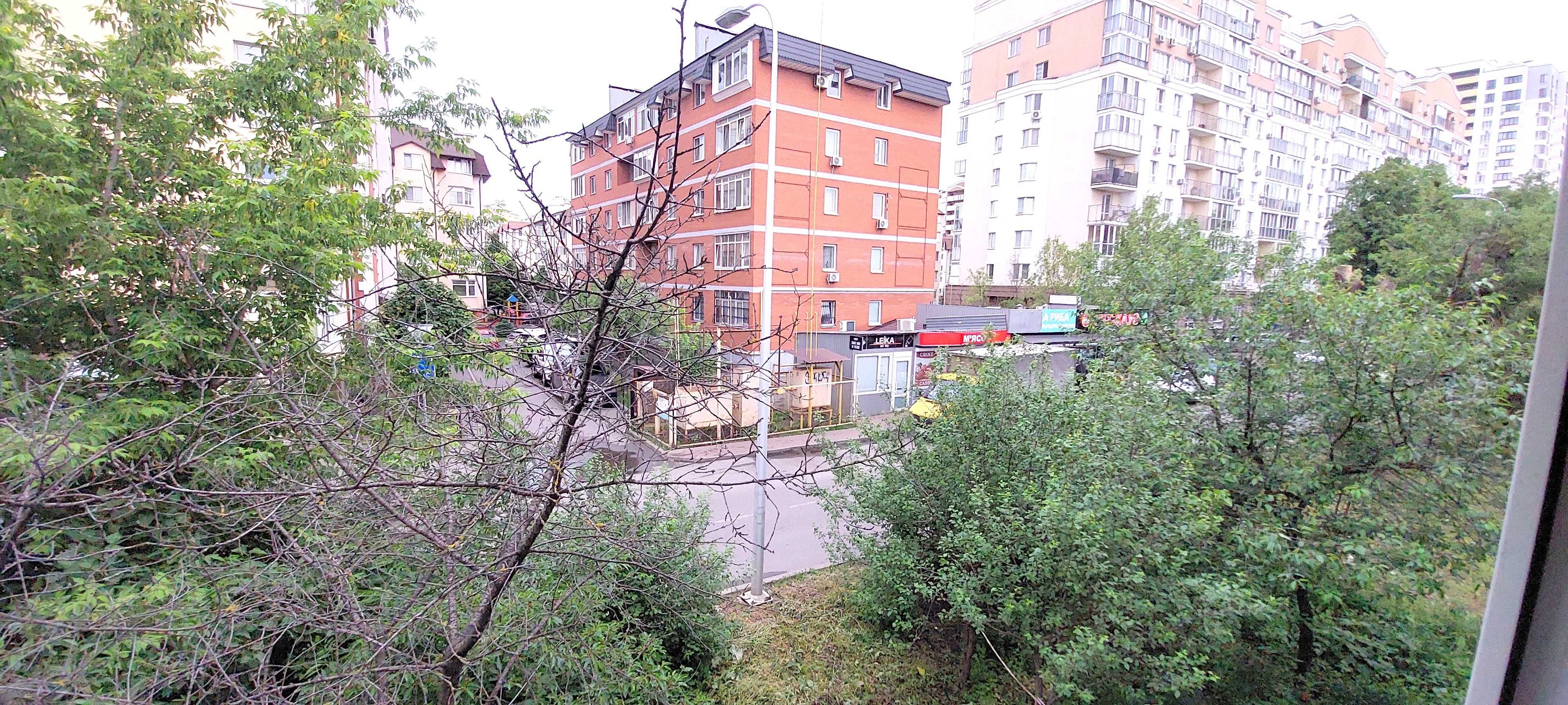 Cozy 1-bedroom apartment near Kyiv in Vyshnevyi