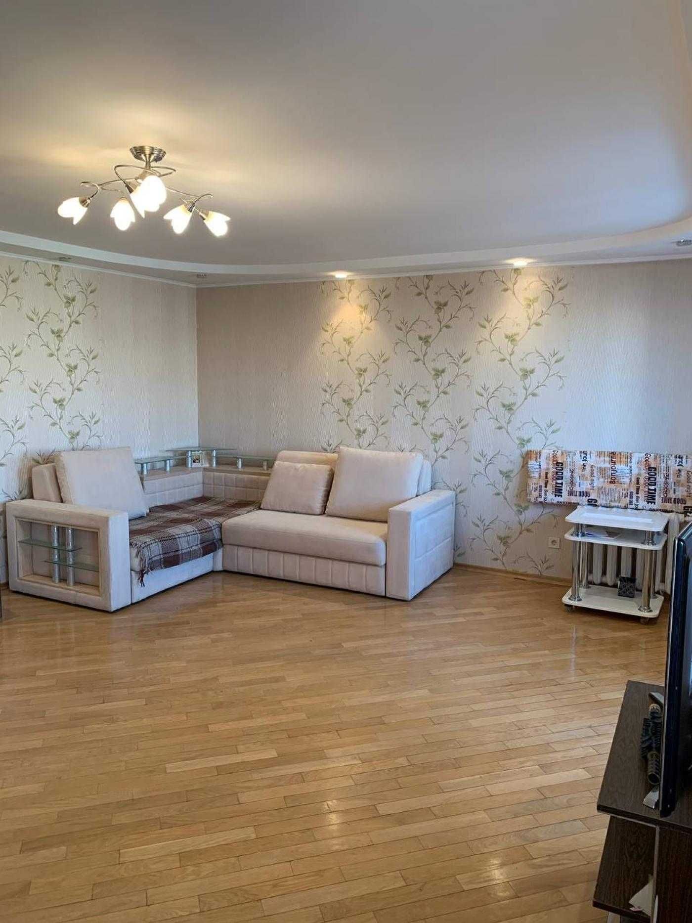 3-room spacious apartment with designer interior and multiple amenities