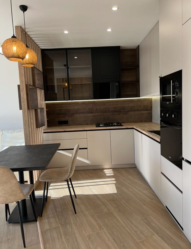 Modern 1-Bedroom Apartment with Designer Interior