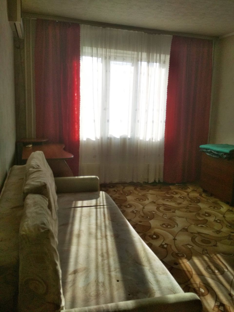 One-bedroom apartment on Chervonoi Kalyny Street, near metro and park zone