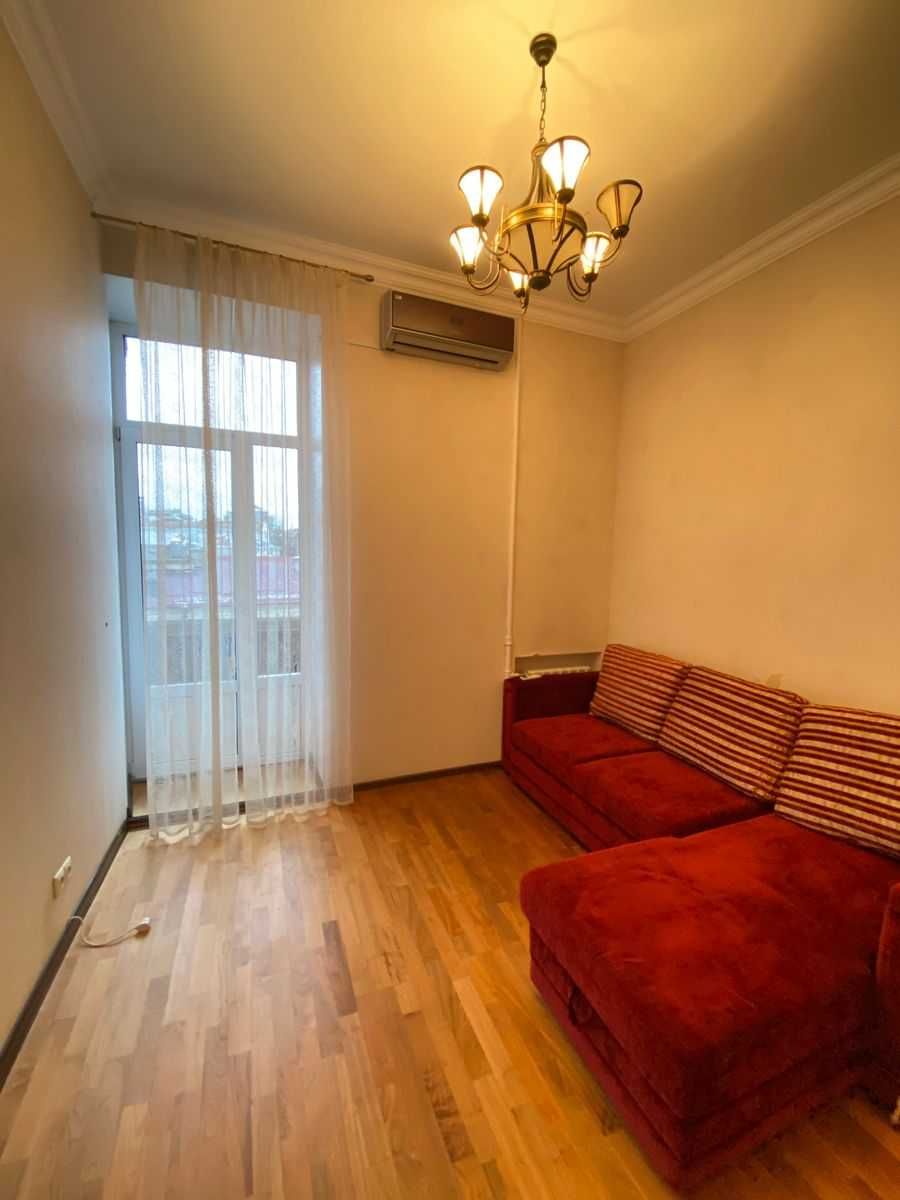 3-Bedroom Apartment in Khreshchatyk Street, Historical Passage, Central Kyiv