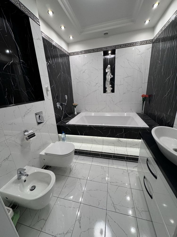 Luxurious 3-Bedroom Designer Apartment Near Metro