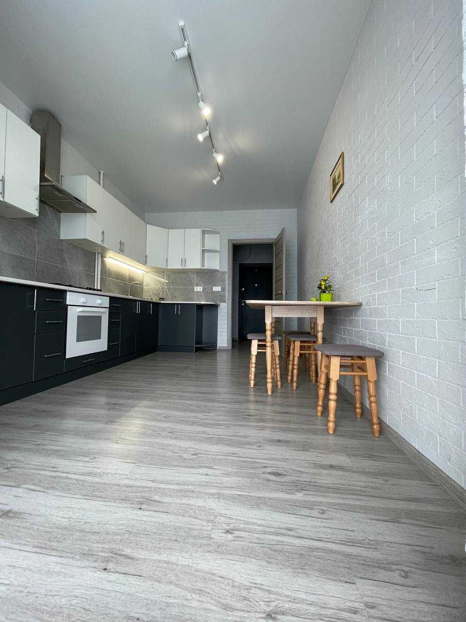 2-Room Apartment in 'Lipki' Residential Complex with Lake Views
