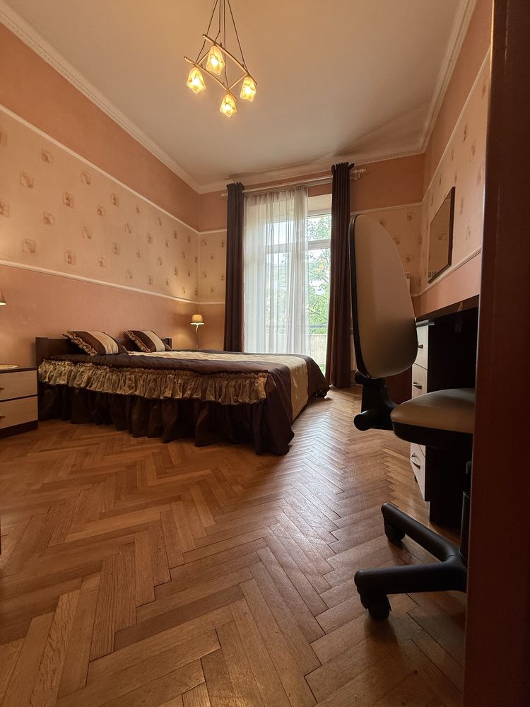 4-Room Apartment in Frankivsky District, City Center
