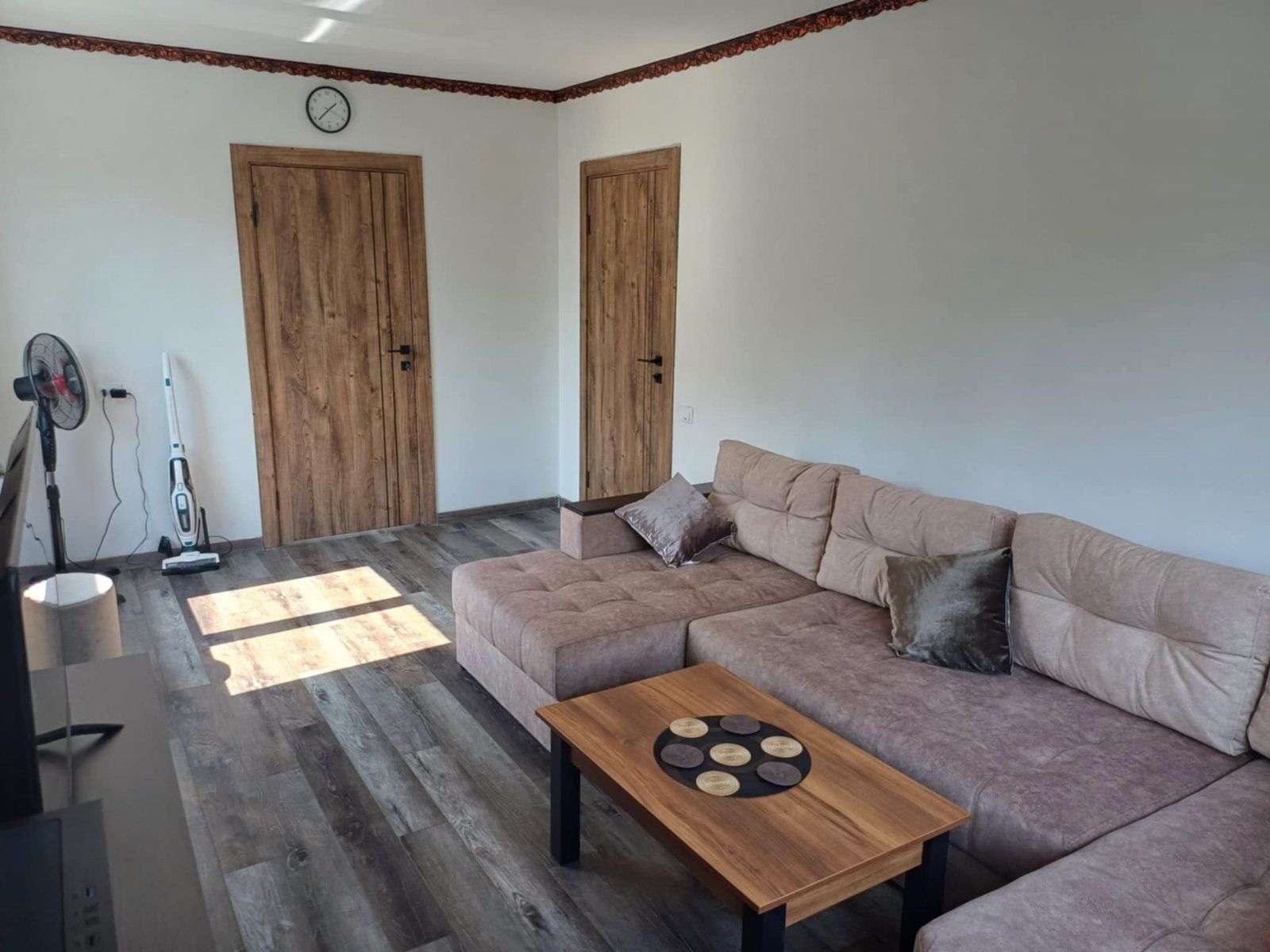 Renovated 2-Bedroom Apartment Near Transport and Amenities
