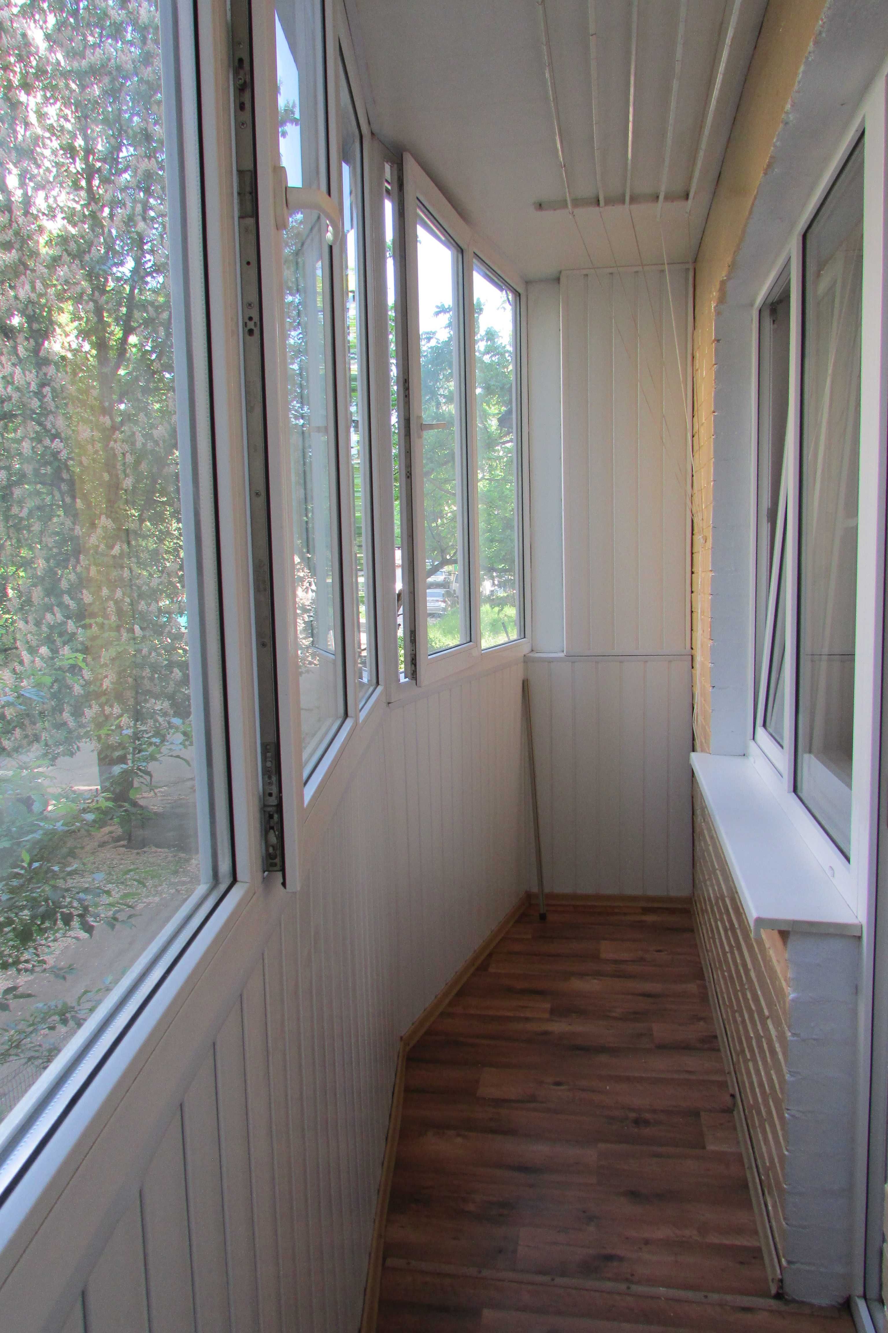 Renovated Studio with Balcony Near Transport Hub