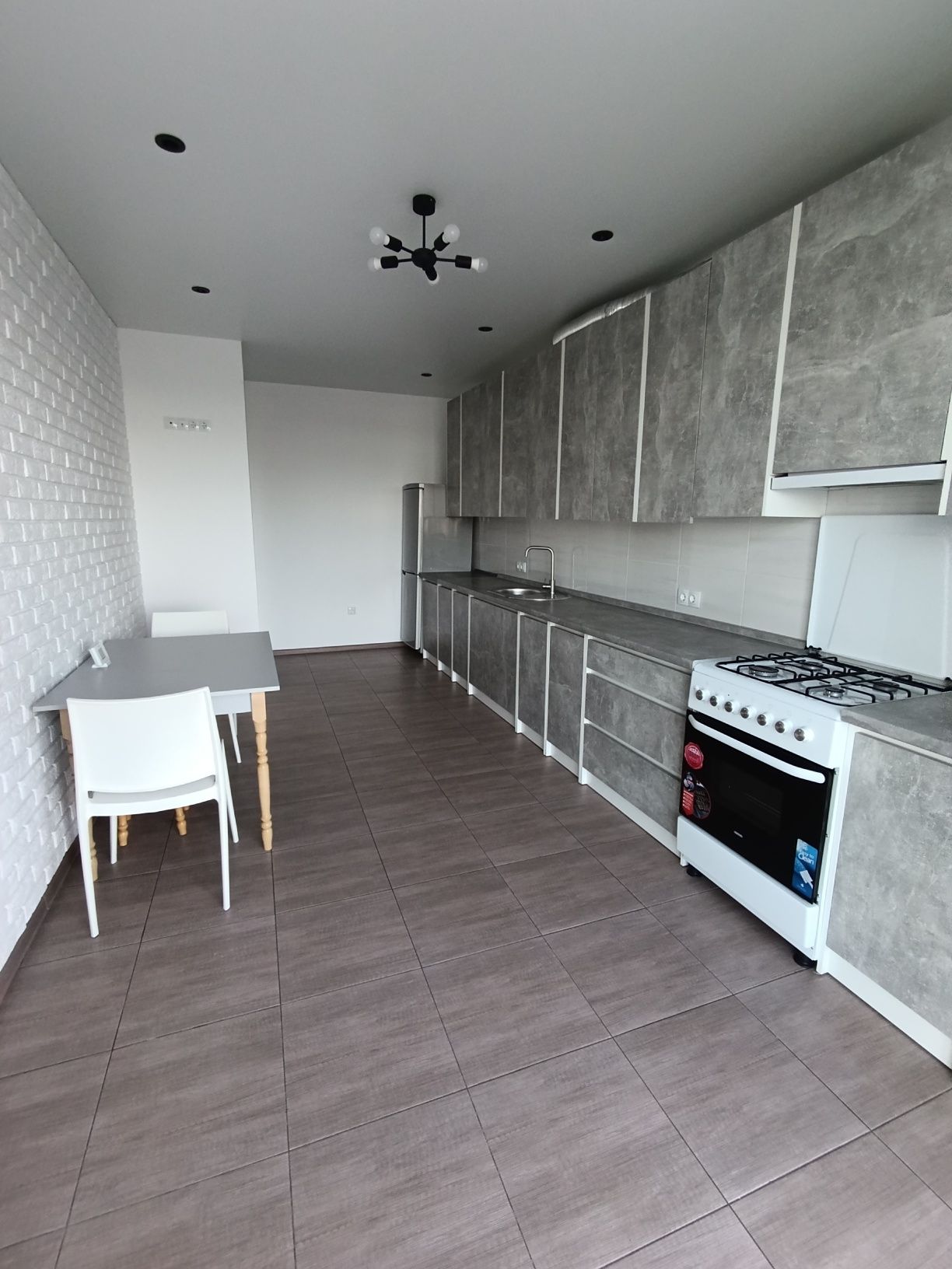 Spacious 2-room apartment in city center with storage, new building, river view