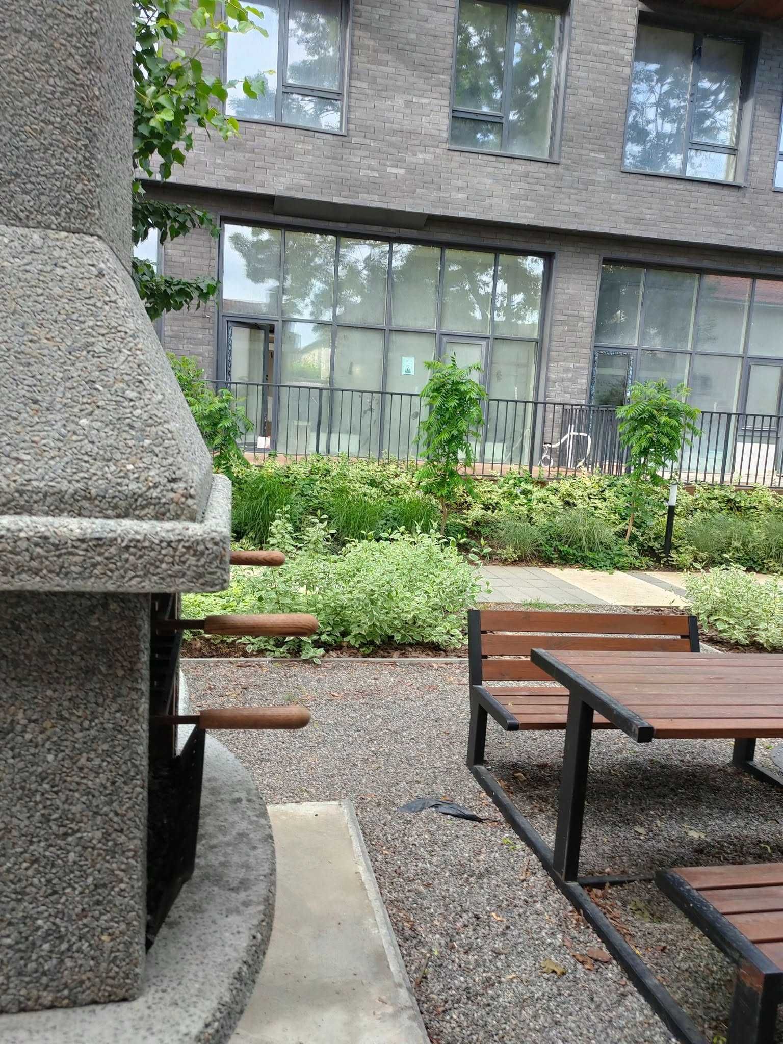 3-Bedroom Apartment at Avdeeva-Chernomorskogo 7, Spacious and Brand New