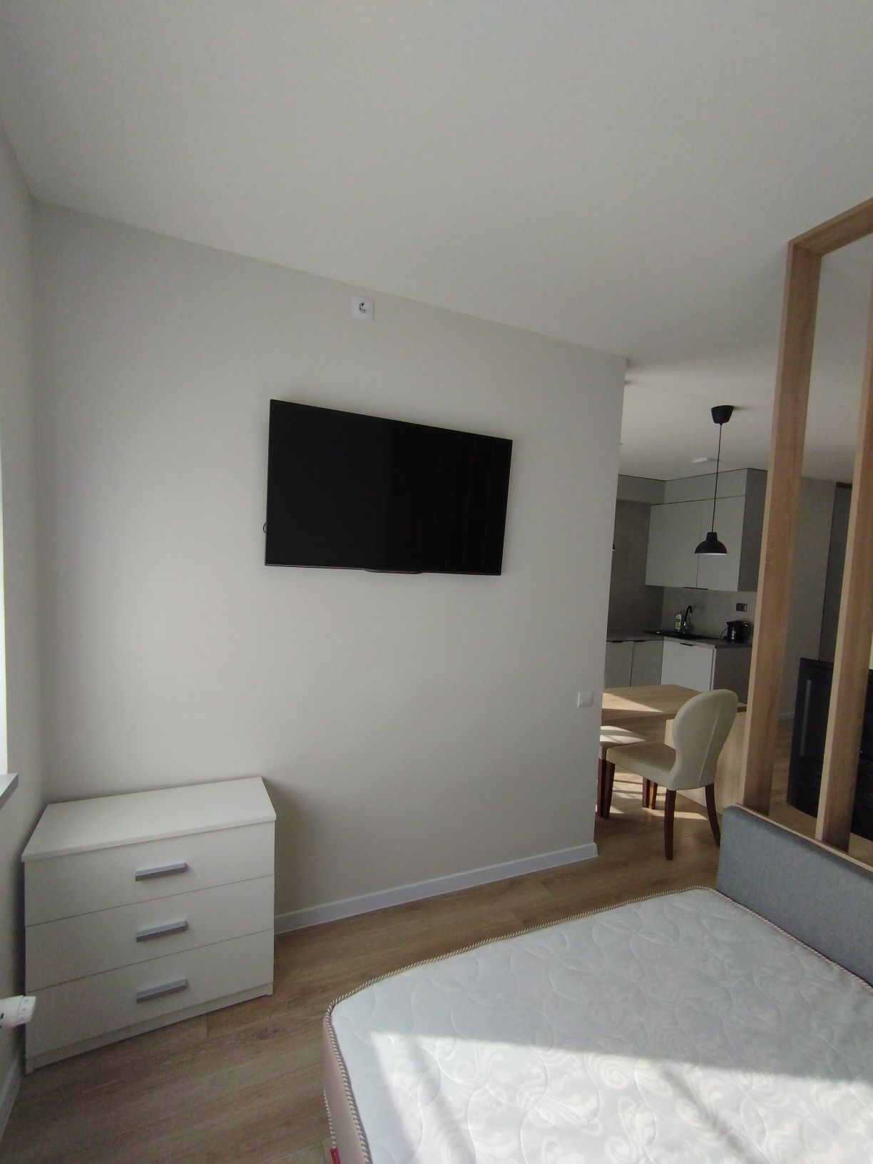 Newly renovated 1-bedroom apartment in Shevcheka Street with modern design