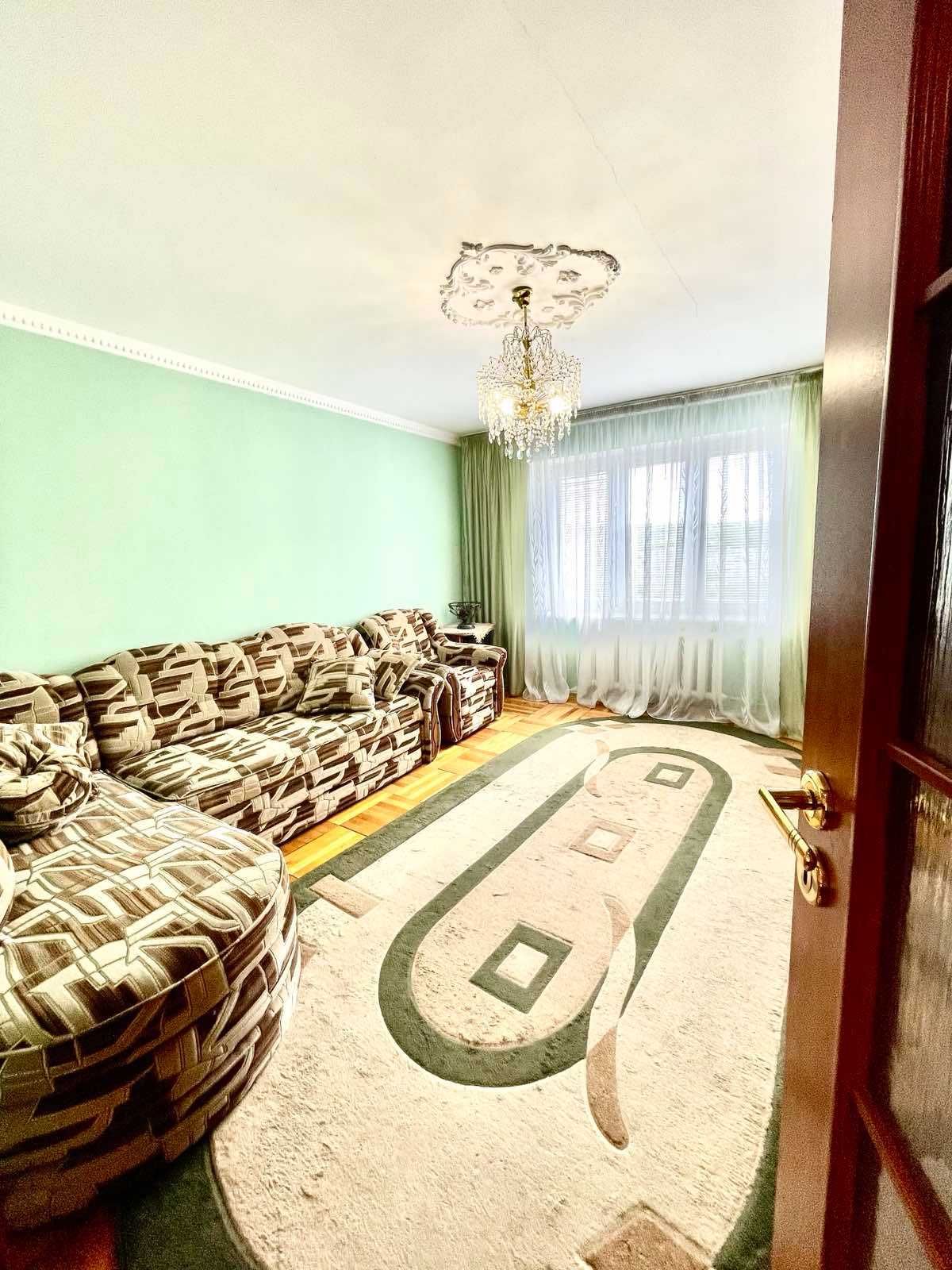 Spacious 4-Room Apartment on Chornovola Avenue near Arsen