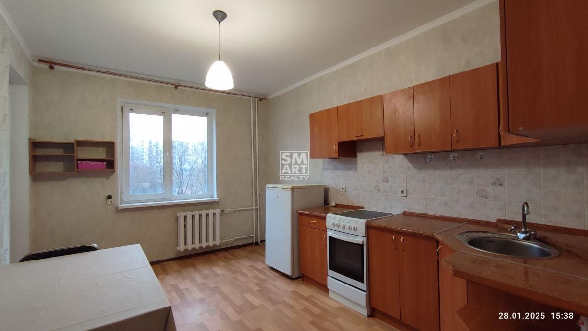 2-Room Apartment on Zdolbunivska Street, Well-Equipped