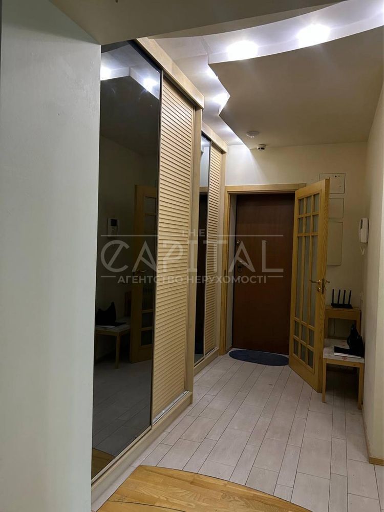 Spacious 4-Room Apartment near Zvyrynetska Metro in Pechersk District