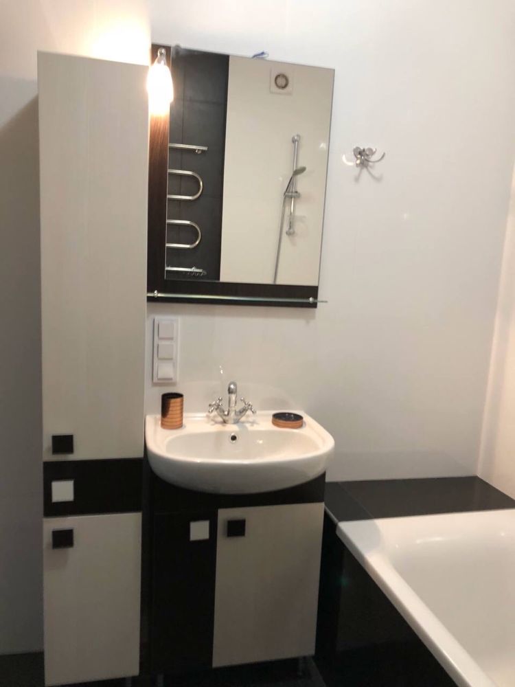 Two-room studio with office and walk-in closet, 2nd floor