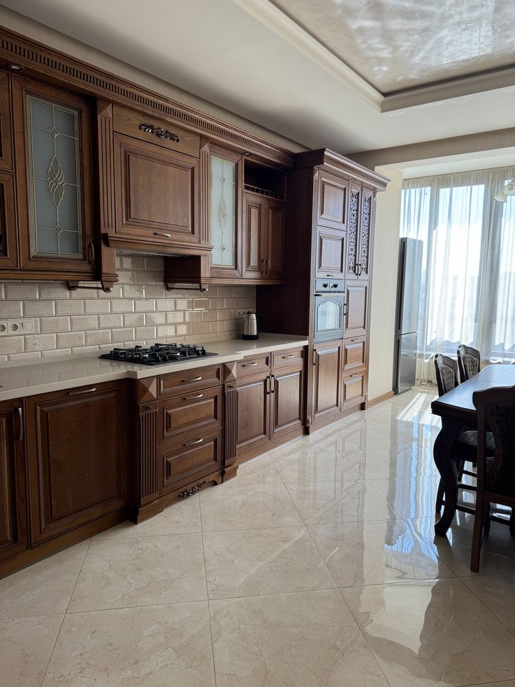 Modern 65m² Apartment with Terrace near Chornovola