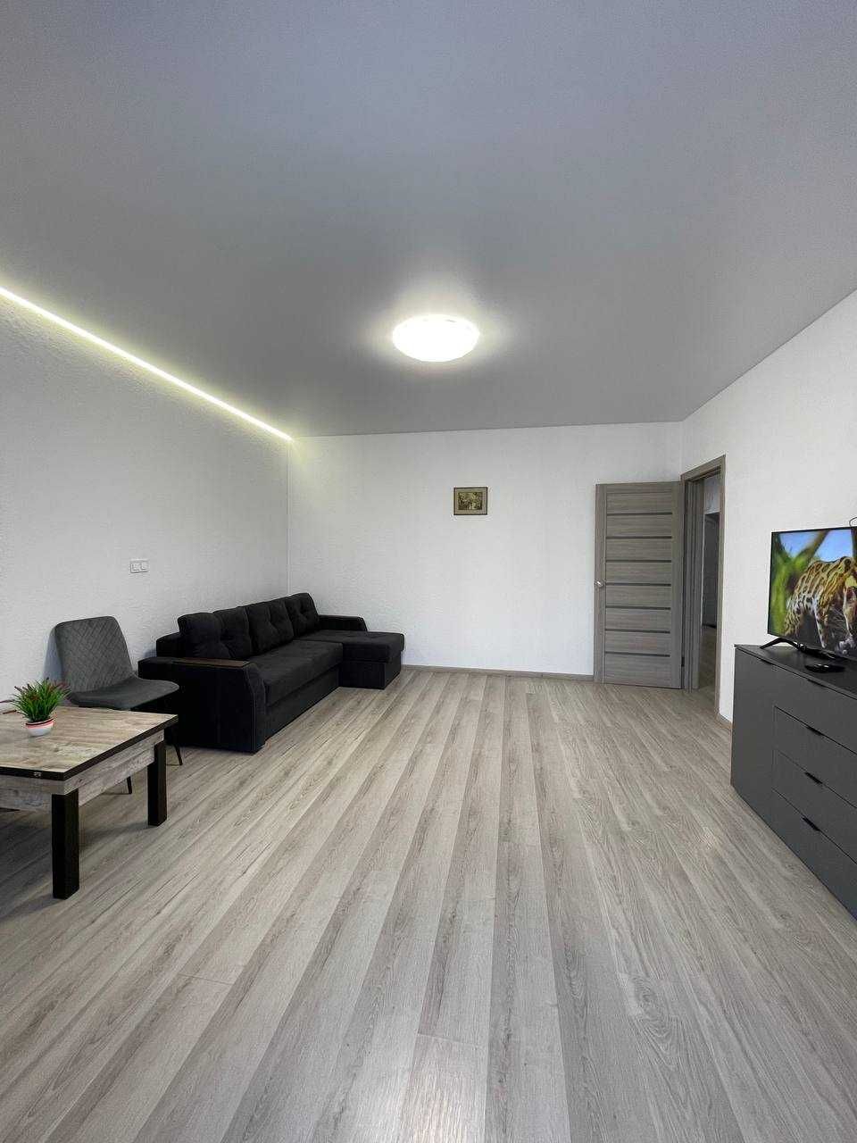 2-Room Apartment in 'Lipki' Residential Complex with Lake Views