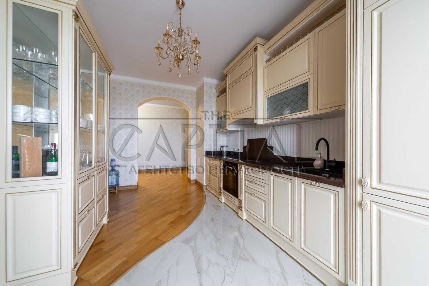 Spacious 3-bedroom apartment near Obolonska Embankment