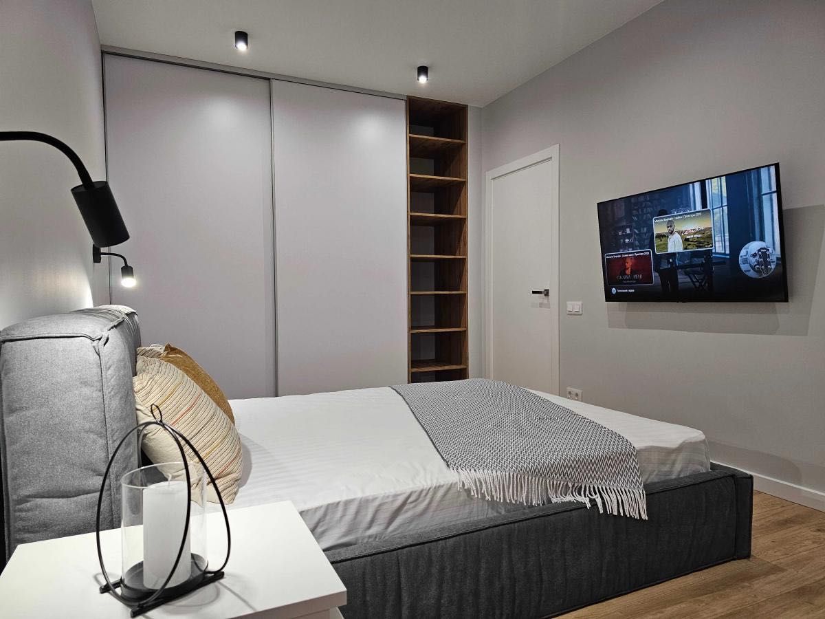 Stylish 1-Bedroom Apartment in Lincoln Complex with Modern Amenities