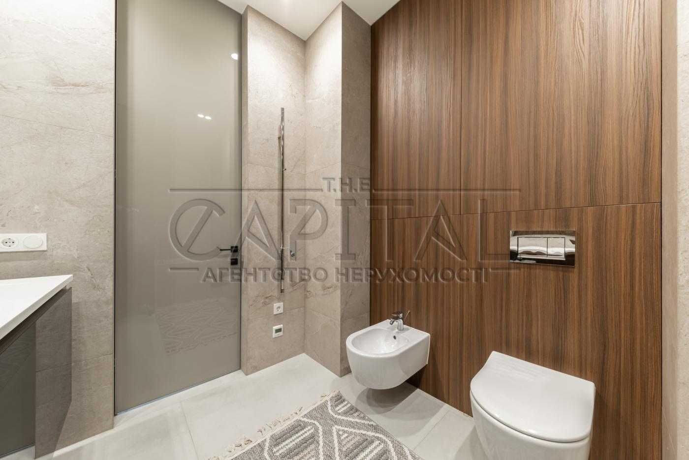 Stylish 3-Bedroom Apartment in Novopecherski Lipki Complex