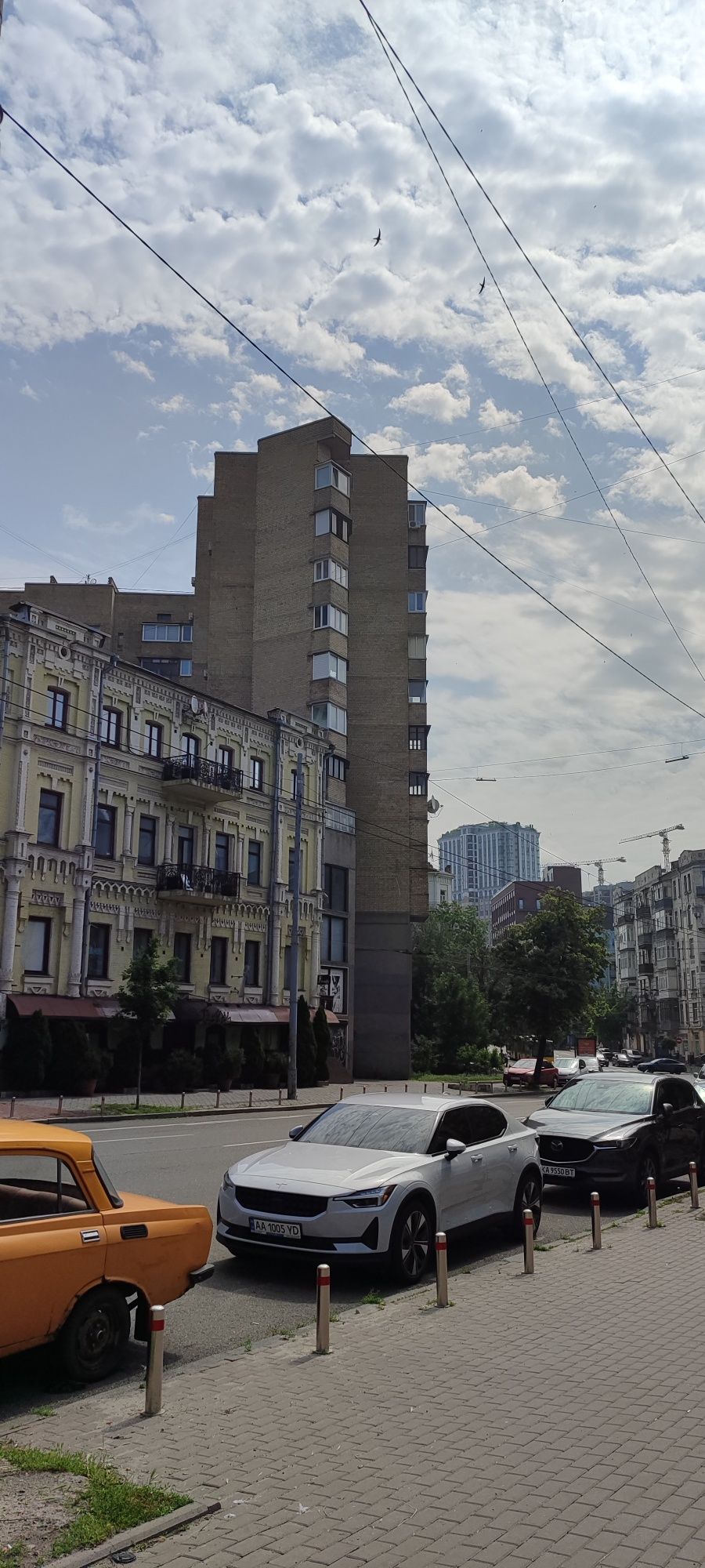 Bright, warm two-bedroom apartment with all necessary furniture and appliances