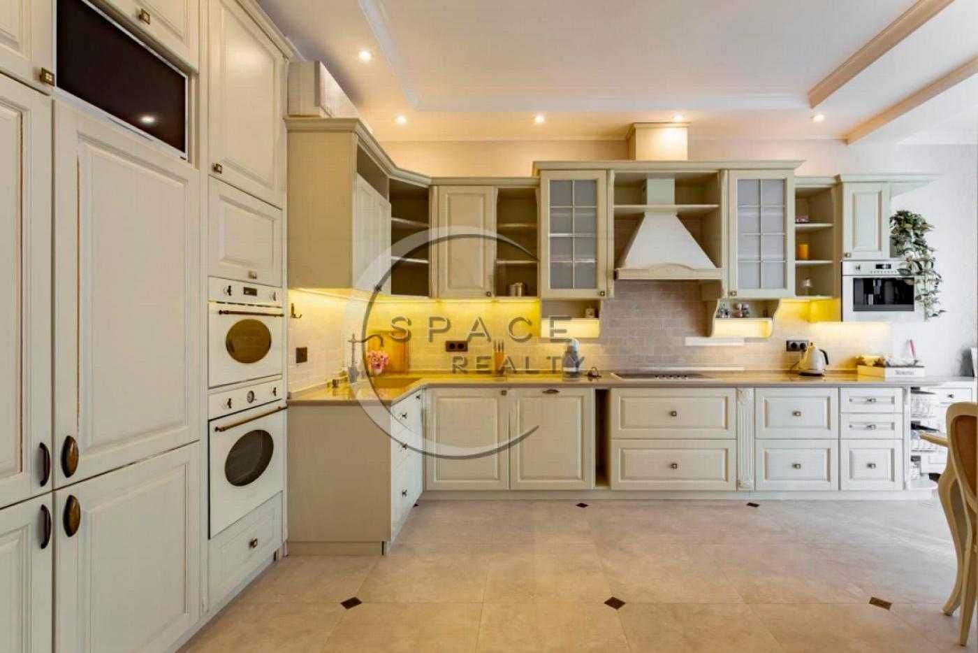 Exclusive 3-Room Apartment in Novopecherski Lipki Complex