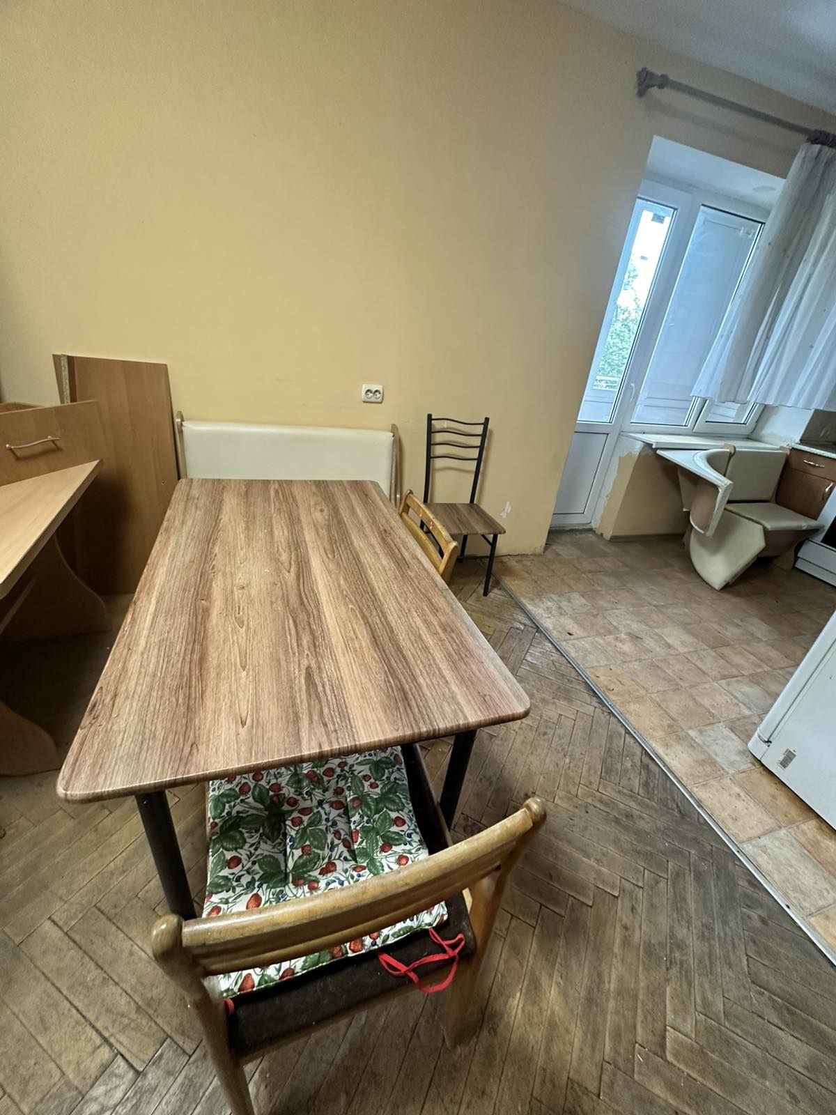 4-Room Apartment on Hrushevsky Street with Autonomous Heating