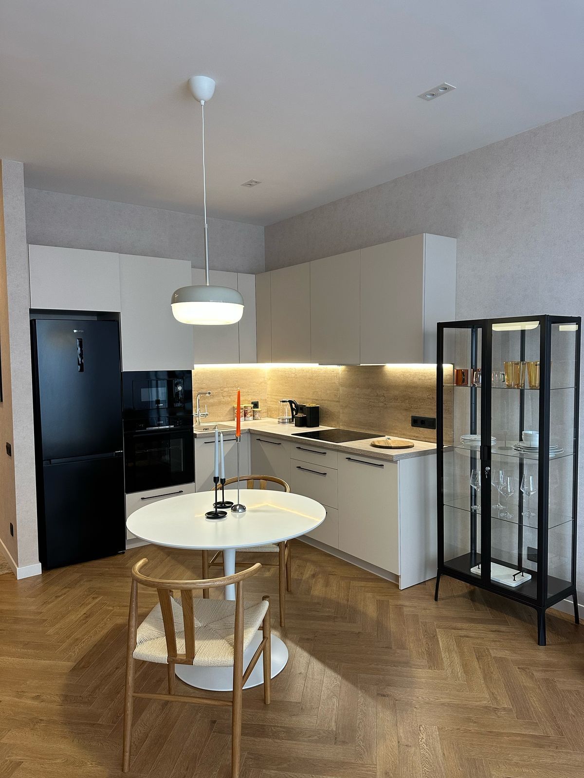 Stylish 1-bedroom apartment in Santorin Complex at 10 Fontana Station