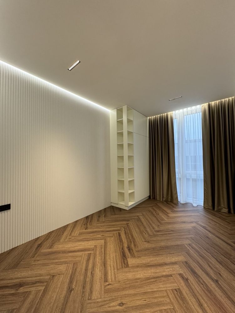 Spacious 3-Room Apartment with Water View in Slavyanskaya Embankment
