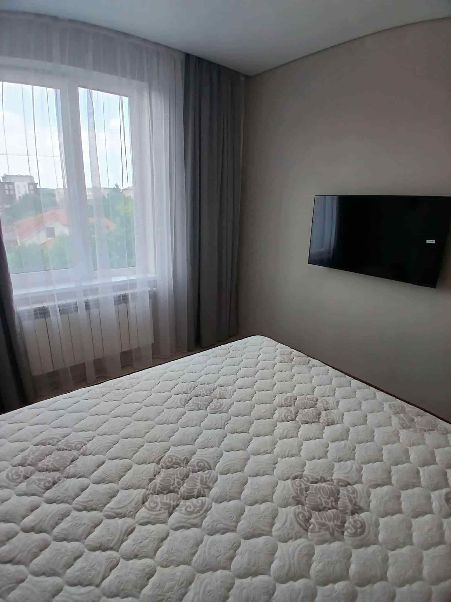 Modern, Bright, Spacious Apartment in City Center