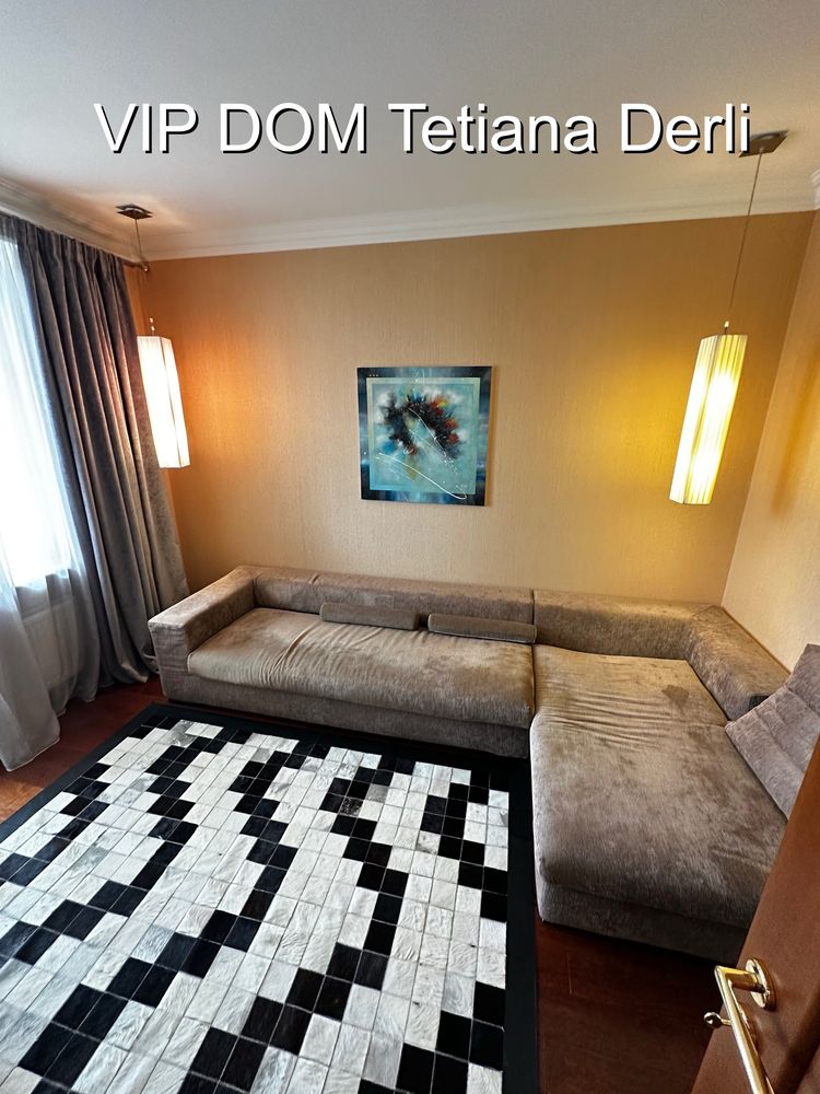 Spacious 2-bedroom apartment on French Boulevard with pool access