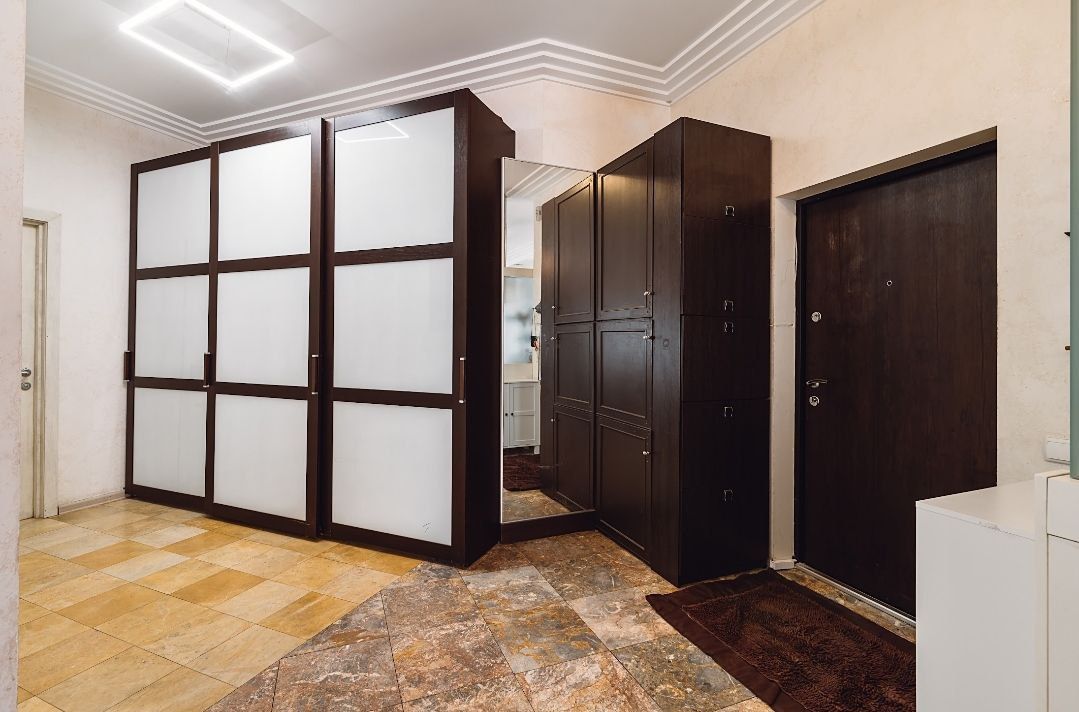 Spacious 2-Room Apartment in Odessa City Center with Sauna and Parking