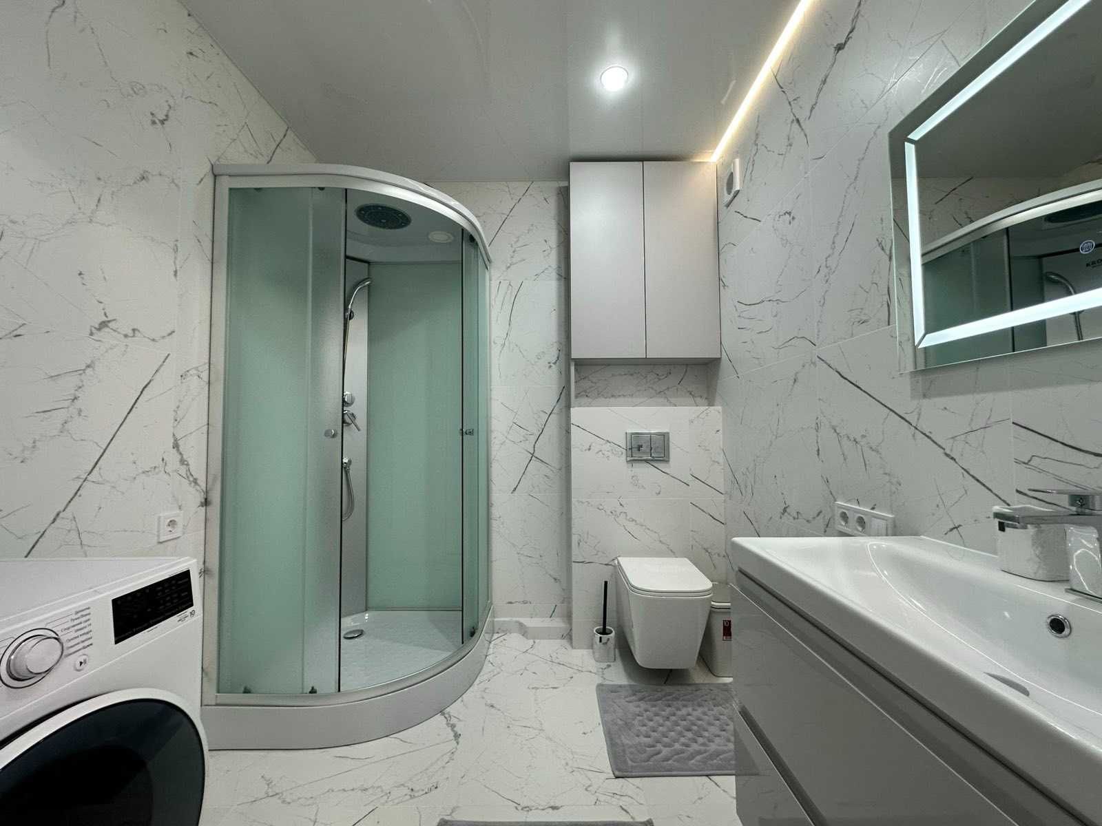 Spacious 1.5-Room Apartment in City Center with Designer Interior