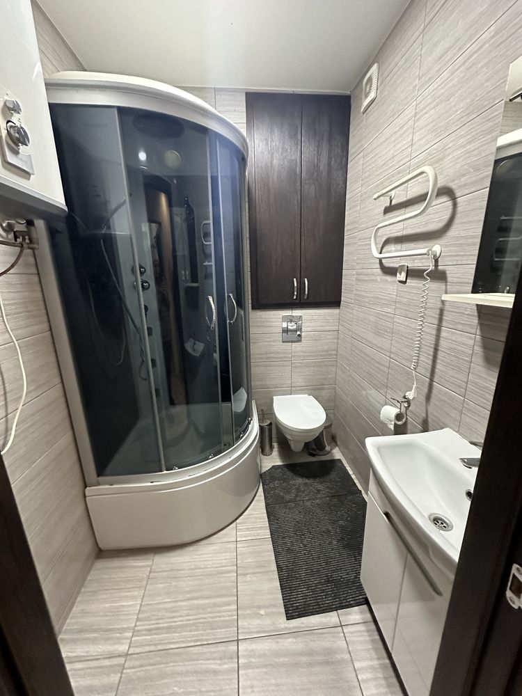 Modern Studio Apartment Near Metro with Elevator