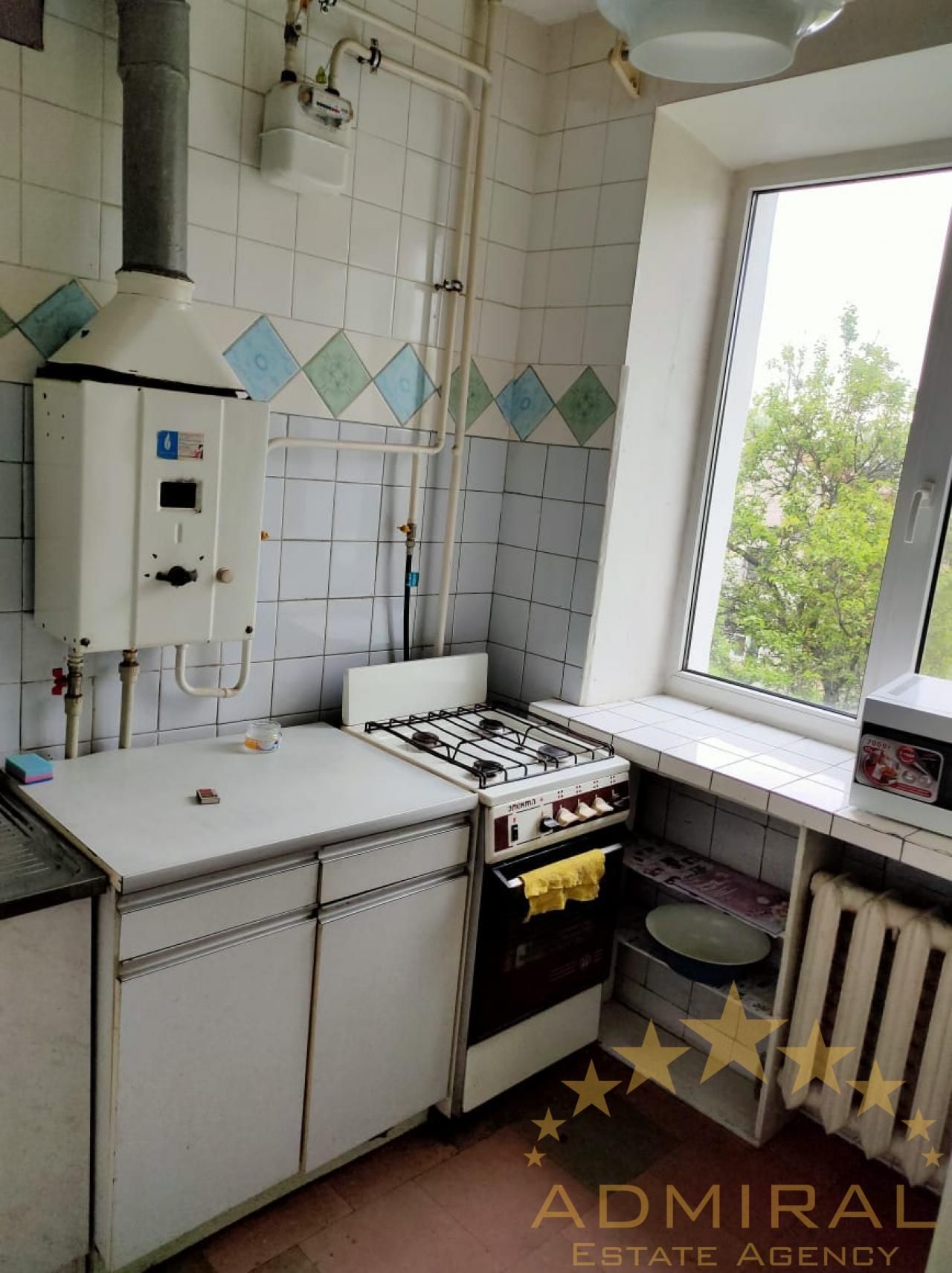 Furnished 2-bedroom apartment with gas stove