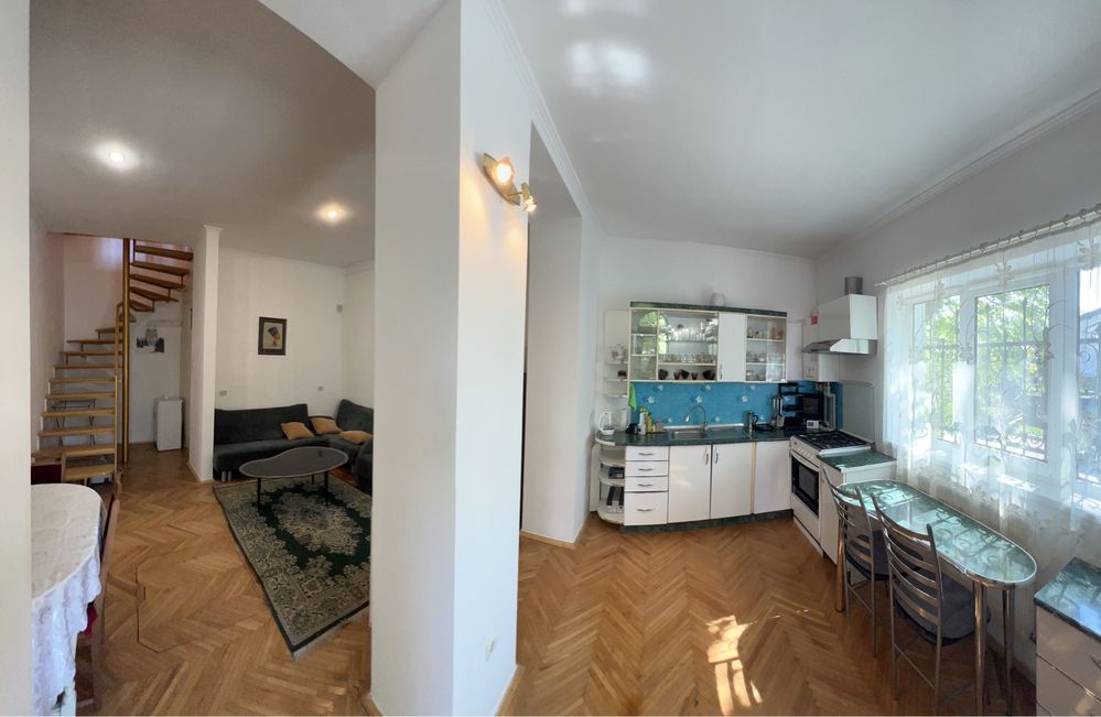 Spacious semi-detached house in historic city center with private yard