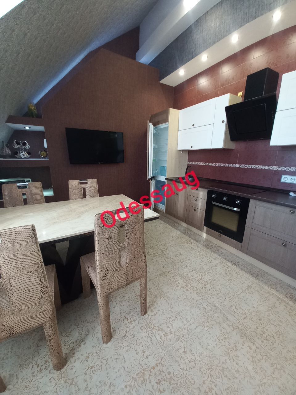 3-Room Apartment near Shevchenko Park, Secure Complex, City Center