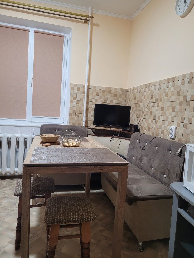 2-Room Apartment on Khotkevycha Street Near ATB, Park, and River