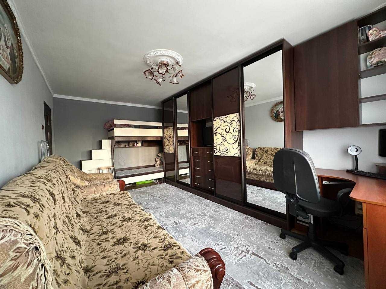 1-Bedroom Apartment with Built-in Wardrobes in Vynnyky