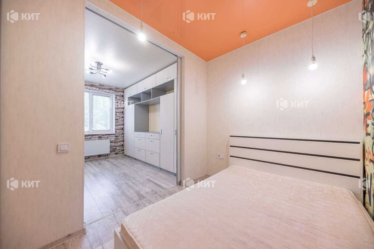 Spacious 1-bedroom apartment near Peremohy metro